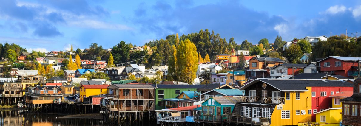 Los <strong>Palafitos de Castro</strong>: una joya arquitectónica y cultural.